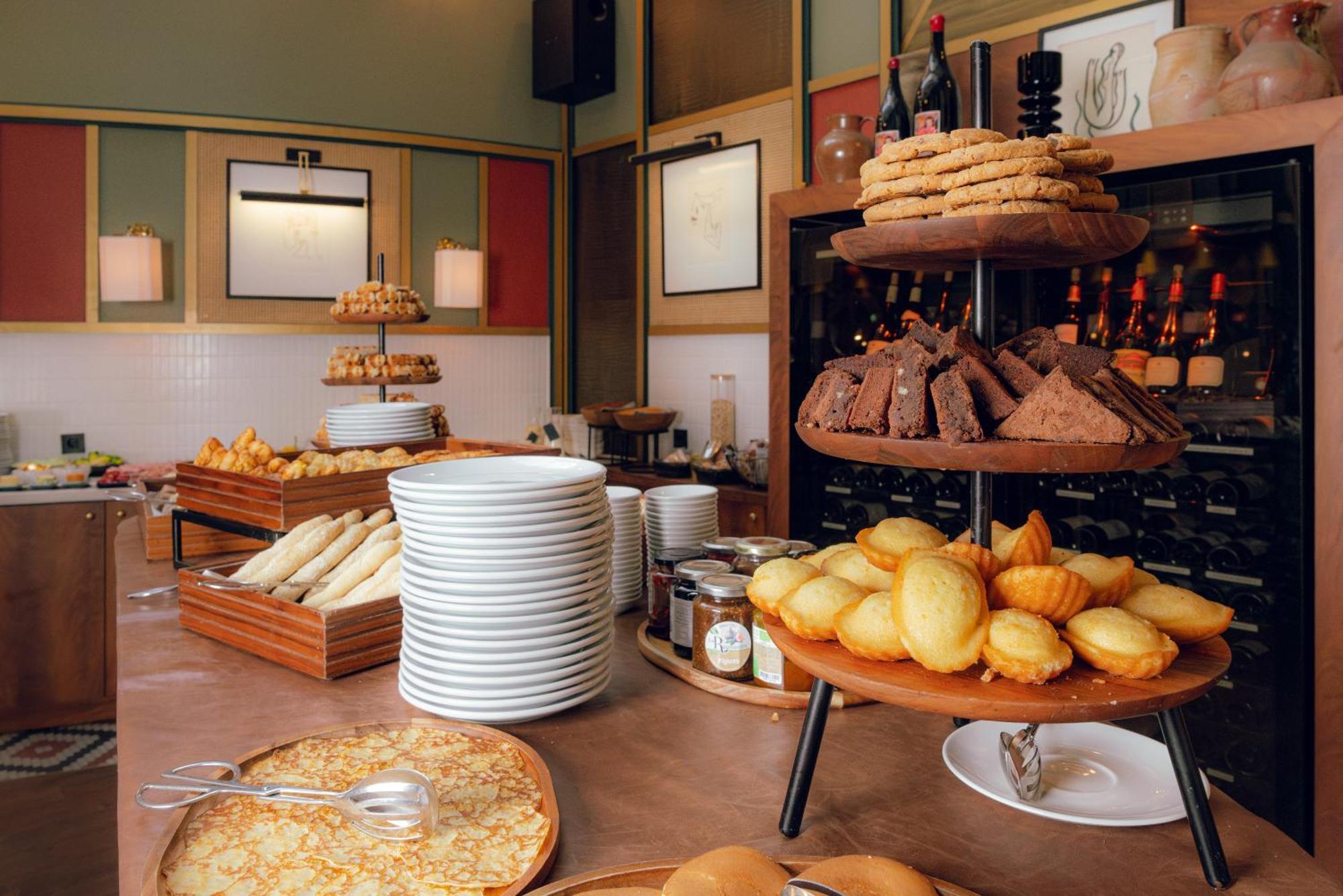 Nest Hotel Paris La Defense - Mgallery Collection Puteaux Exterior foto A typical buffet