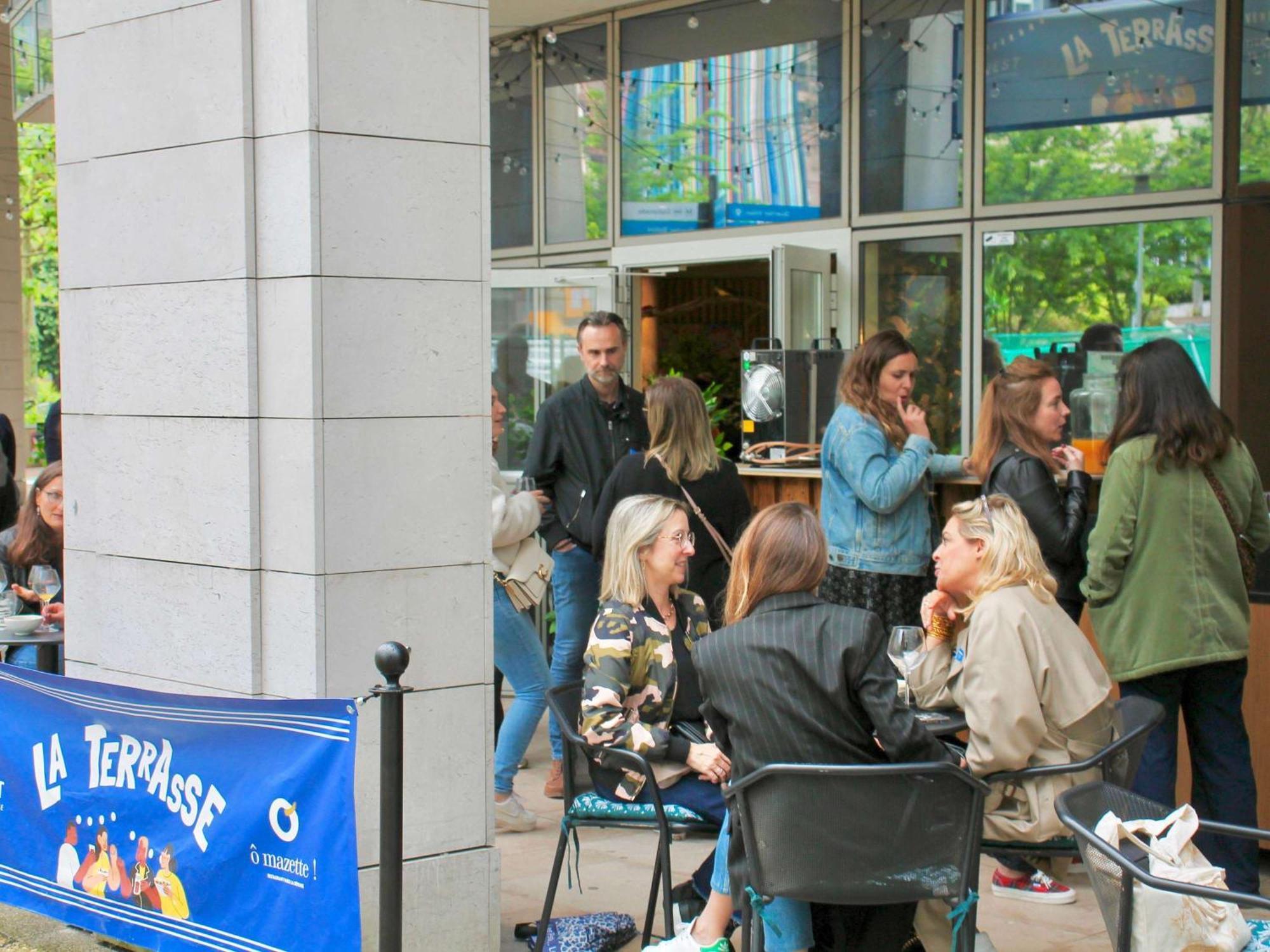 Nest Hotel Paris La Defense - Mgallery Collection Puteaux Exterior foto A coffee shop in Amsterdam